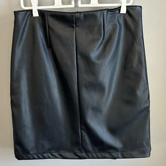 Pentagone Faux Leather Asymmetrical Mini Skirt Womens Size S Vegan - Picture 3 of 7
